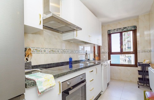 Marbella City Centre Apartment | Cubo’s Marino Marbella Apartment Optional Parking/adults only/near the beach/terrace/free Wi-Fi