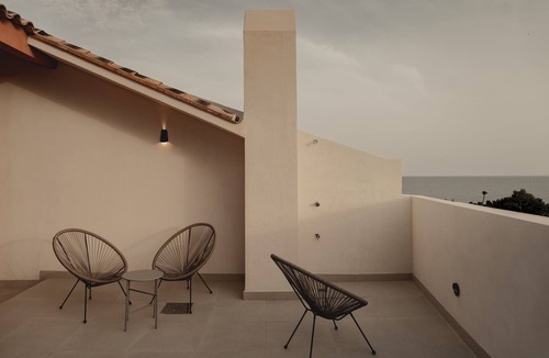 Old Town Apartment | Deluxe Apartment Pau Suites
