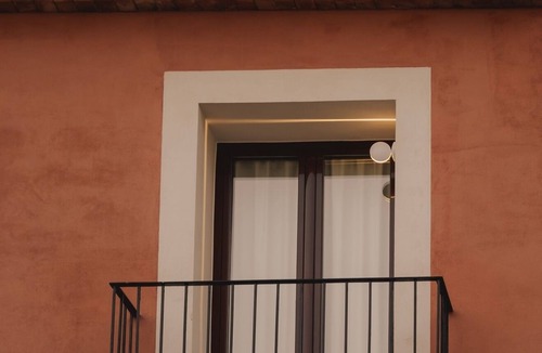 Old Town Apartment | Deluxe Apartment Pau Suites