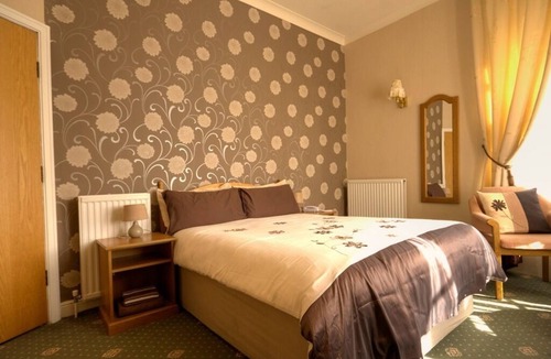 Scarborough City Centre House | Dickens Bar and Inn