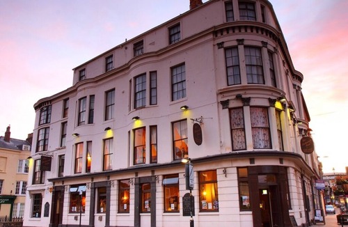Scarborough City Centre House | Dickens Bar and Inn