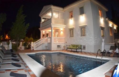 Urbanizacion Hacienda las Chapas Villa | Domus Vesta Villa Marbella close to Nikki Beach
