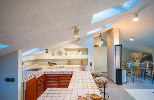 Urbanizacion el Rosario Villa | El Rosario 4 bedroom villa exquisite design 1300m2 plot with fully grown trees