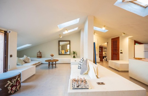 Urbanizacion el Rosario Villa | El Rosario 4 bedroom villa exquisite design 1300m2 plot with fully grown trees