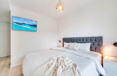 Nueva Andalucia Apartment | Elegant 2 BDRM Minimalist Apt w Pool & BBQ