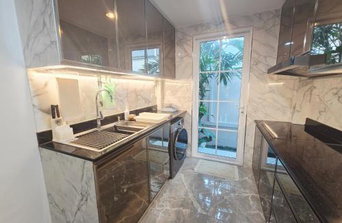 Nonthaburi House | Elegant 3 Bedrooms Home near MRT Central WestGate and Central WestVille 3 to 10 Min Drive