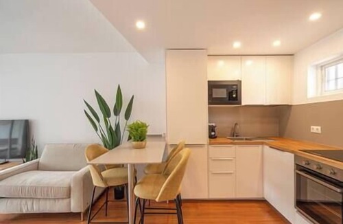 Urbanizacion Pinos Verdes Apartment | Elegant Studio with Balcony, Pool & Parking