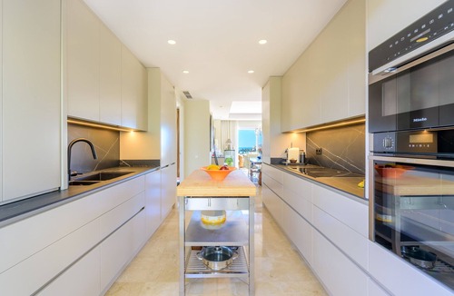 Elviria Apartment | Elviria Hills Penthouse – Idyllic Golf & Sea View Oasis in Marbella