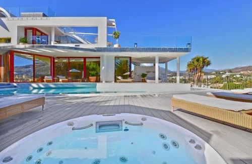Nueva Andalucia Apartment | Extraordinary 7 BDRM Villa w Pool, Gym, Cinema