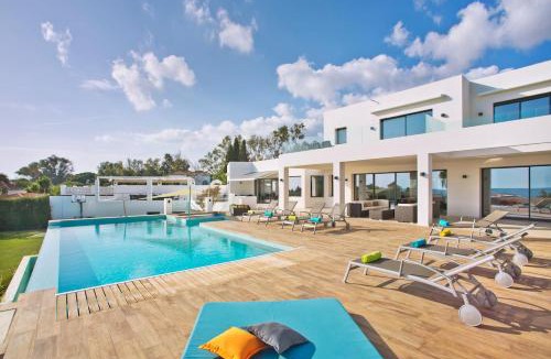 Marbella Villa | Extravagant 8 BDRM Villa In Marbella, Beachside