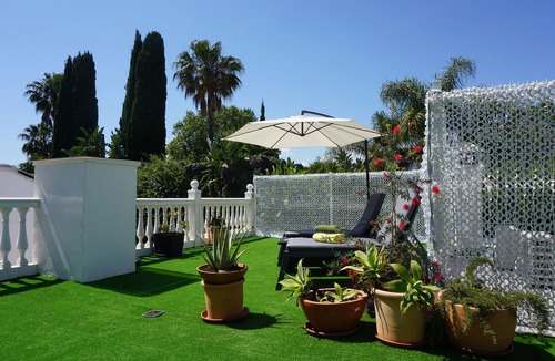 San Pedro de Alcantara Apartment | Fabulous studio with sun terrace & hot tub 50m from beach