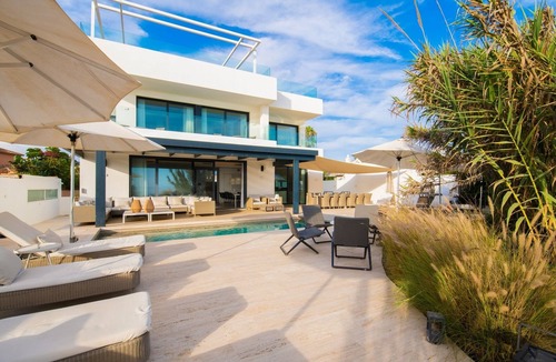 Urbanizacion Costabella Villa | Frontline 6 BDRM Luxury Villa w Beach Access