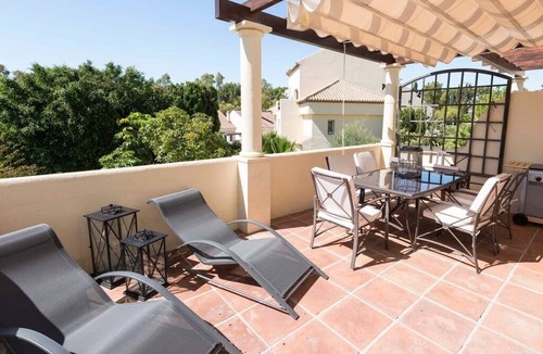 Marbella Apartment | Golf Getaway In Nueva Andalucía - With Giant Jacuzzi✔