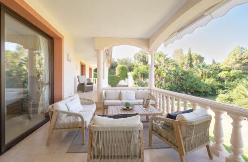 Urbanizacion el Rosario Villa | Grand Villa! with Golf & Sea view!