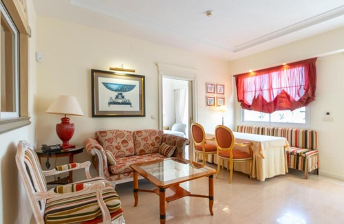 Golden Mile Apartment | Guadalpin Residences