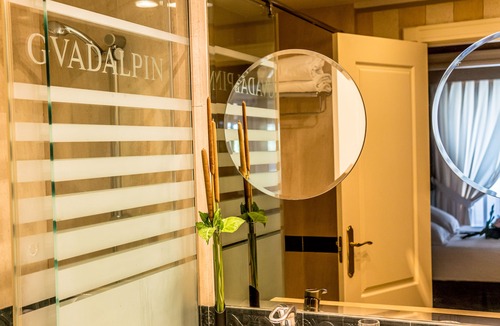 Golden Mile Hotel | Guadalpin Suites
