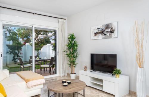 Marbella House | Holiday Home Los Naranjos Singles by Interhome