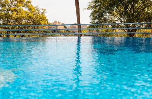 Elviria Apartment | Holiday home, with sea views, south facing and close to the golf course and the beach, in Elviria Hills