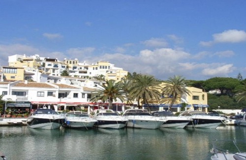 Urbanizacion Marbessa Villa | Ideal family destination with own pool and just 150 metres from the beach.