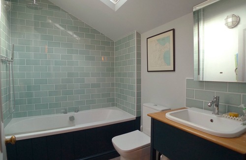Scarborough House | KITTIWAKE COTTAGE, family friendly, with a garden in Scarborough