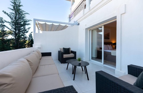 Nueva Andalucia Apartment | Las lolas : Top Located Apartment in Nueva Andalucia