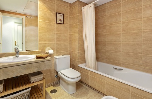 Marbella Apartment | Lovely 2 Bed in Dama de Noche Pool + Wifi - RDR220