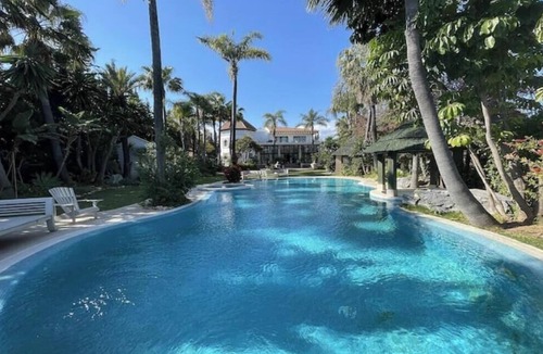 Nueva Andalucia Villa | Luxurious 10-Bed Oasis: Pool, Garden & Glamour!