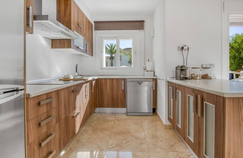 Urbanizacion Marbessa Villa | Luxurious 5* beachside villa with private pool