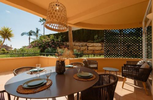 Elviria Apartment | Luxurious frontline golf apartment in Elviria