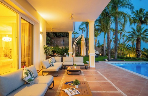 Urbanizacion el Rosario Villa | Luxurious southeast-facing villa with 5 bedrooms, heated pool, BBQ, sea views