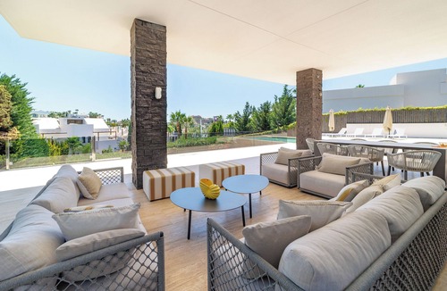 Nueva Andalucia Villa | Luxury 5-bedroom villa in pleasant Marbella with pool, AC, cinema room