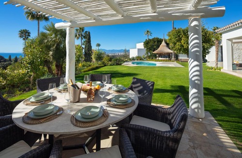 Urbanizacion el Rosario Villa | Luxury Villa with High Security, Pool & Jacuzzi