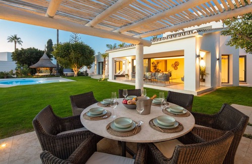 Urbanizacion el Rosario Villa | Luxury Villa with High Security, Pool & Jacuzzi
