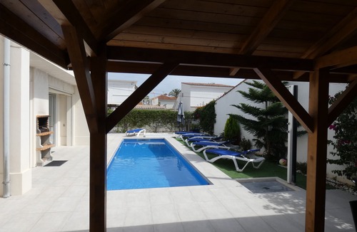 Marbella Villa | Luxury Villa with private pool just metres from the beach in Elviria, Marbella