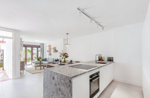 Nueva Andalucia Apartment | Maestranza | Exclusive Townhouse Puerto Banus Bbq Pool