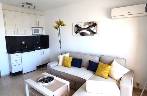 Golden Mile Apartment | Magnificent 10th-Floor Studio with Sea Views