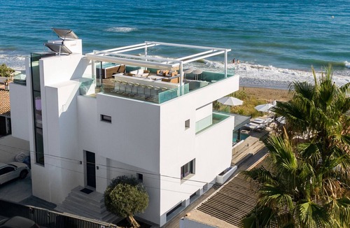 Urbanizacion Costabella Villa | “Malibu style” Beach villa in Marbella