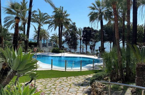 Golden Mile Apartment | MARBELLA BEACH Wonderful apartment in the prestigious C.R GRAN MARBELLA.