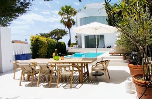 Urbanizacion Marbessa Villa | Marbella beachside villa 'TORRE DE MARBESA' with amazing sea views and 2 pools!