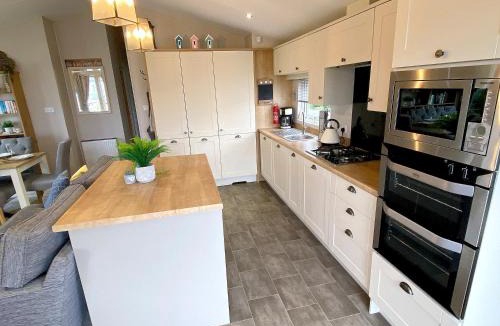 Cayton Bay House | Meadow Lodge