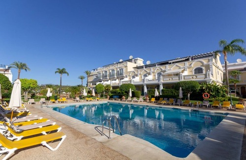 Nueva Andalucia House | Modern 2 bed townhouse with roof terrace, sleeps 6, in Aloha nr Puerto Banus!