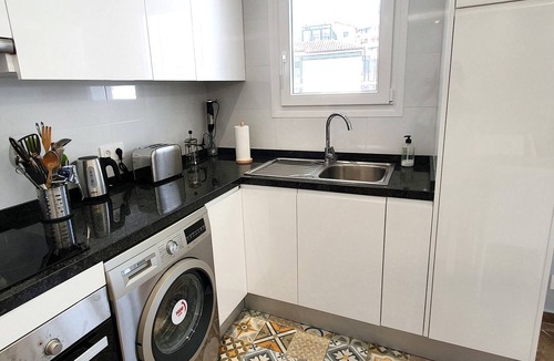 Golden Mile Apartment | Modern 2-Bedroom Apartment in Edificio Marápolis, Marbella Centre