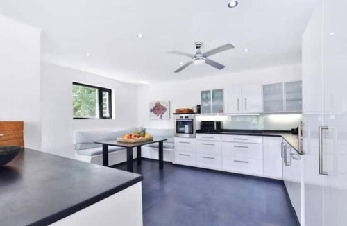 Nueva Andalucia Villa | Modern 5 Beds Villa 5min Puerto Banus