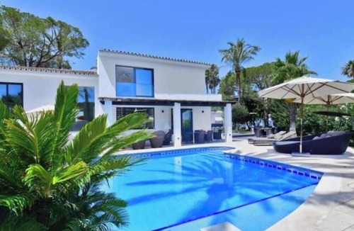 Nueva Andalucia Villa | Modern 5 Beds Villa 5min Puerto Banus