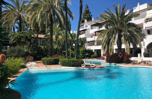Golden Mile Apartment | Modern Apartment Puente Romano