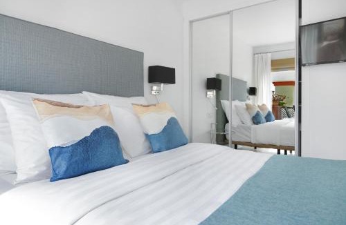 Nikki Beach Apartment | Modern beach apartment Romana Playa in Marbella, Elviria