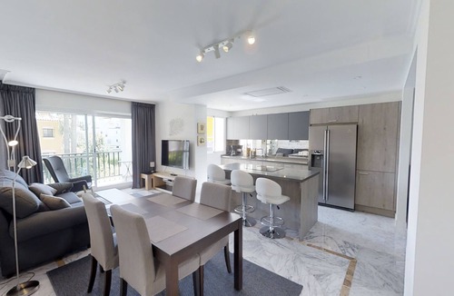 San Pedro de Alcantara Apartment | Modern Gated Apartment near Beach & Puerto Banus