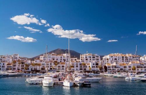 Puerto Banus Apartment | Modern new apartment, sea view and private parking