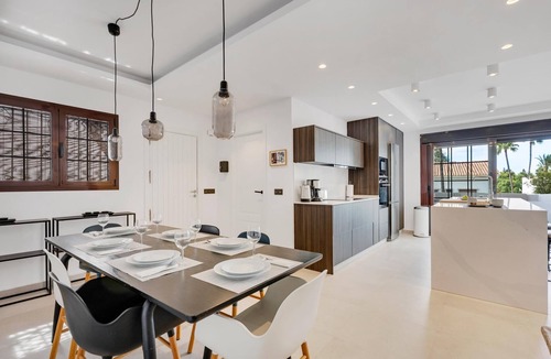 Nueva Andalucia Apartment | ✰ Newly Renovated 3 BDRM apt next to Puerto Banús!