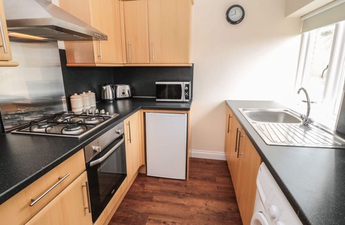 Scarborough Cottage | NO. 2 LOW HALL COTTAGES, pet friendly, with a garden in Scalby